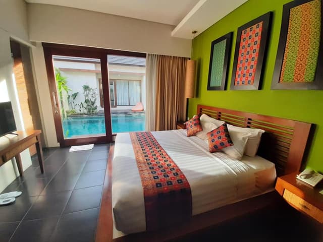 Lagoon Pool Access