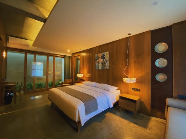 Deluxe Suite with Spa Bath