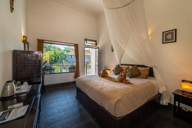Deluxe Double Room with Private Balcony and Partial Sea View