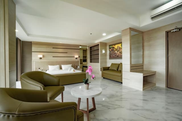 Sunrise Bay View Suite with Benefit