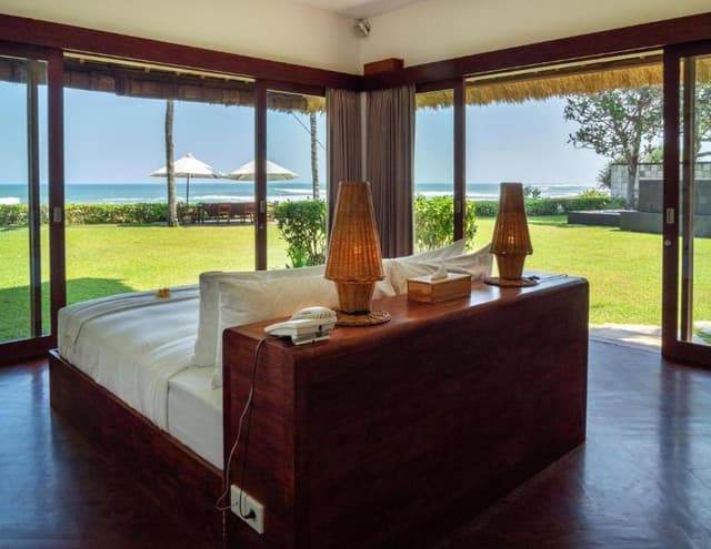 Beachfront Six-Bedroom Villa with Private Chef, Pool, Hot Tub and Gym
