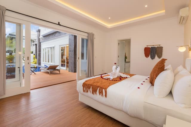 Five Bedroom Villa with Private Pool