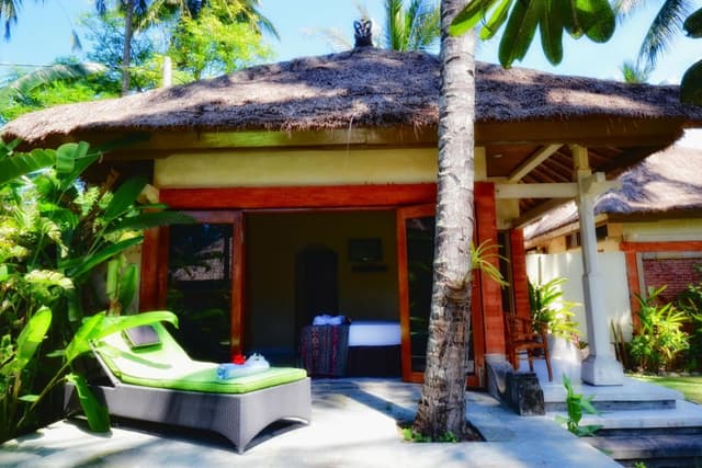 Bungalow with Garden View
