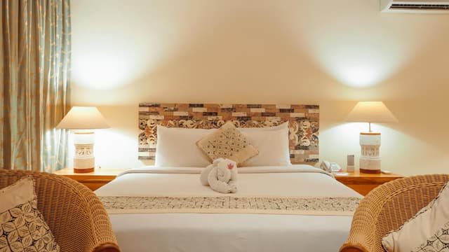 Alam Villa with Free Lounge Access