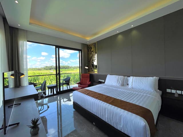 One Bedroom with Rice Field and Pool View