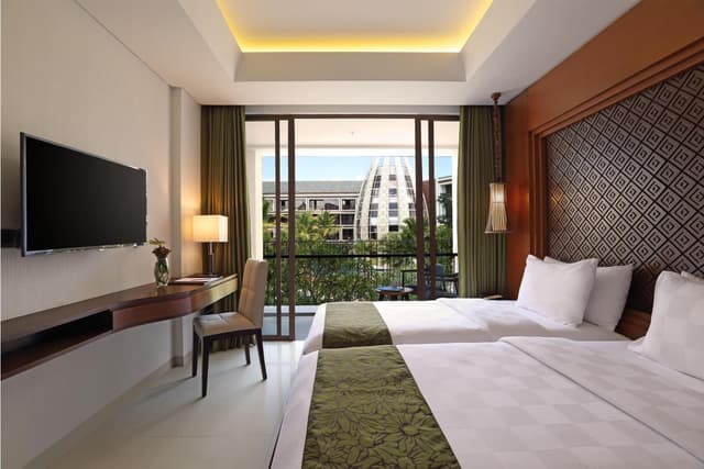 Deluxe Queen Room with Pool View