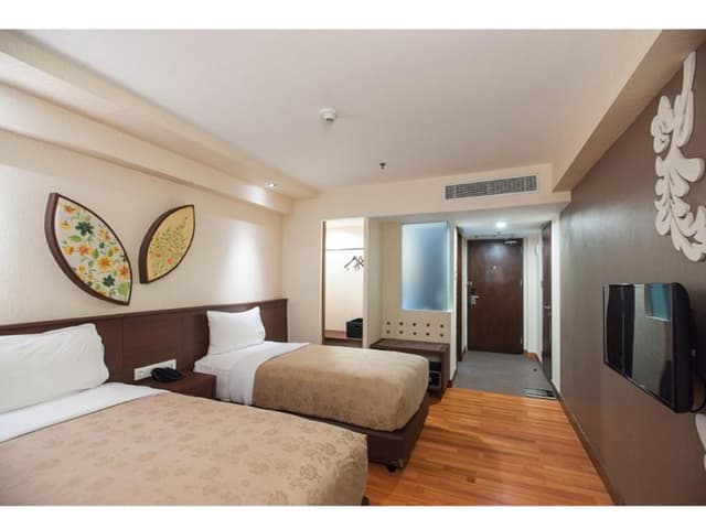 Family Two-Bedroom Suite (5 people)