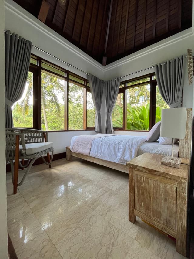 Single Room with Shared Bathroom