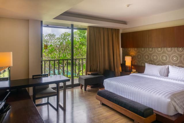 Suite with Pool View