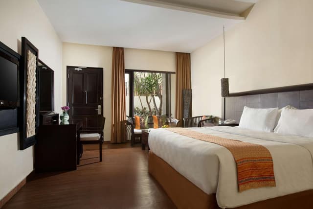 Deluxe King Room with Garden View - Non-Smoking