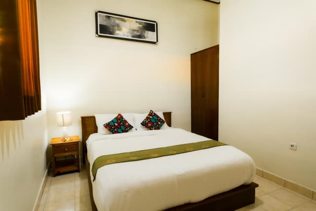Standard Queen Room