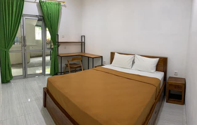 Standard Queen Room