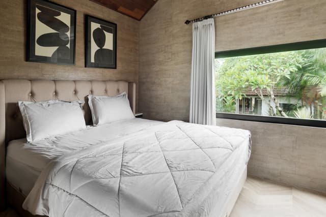 Deluxe Double Room (2 Adults + 1 Child)