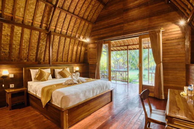 Deluxe Double Room (2 Adults + 1 Child)