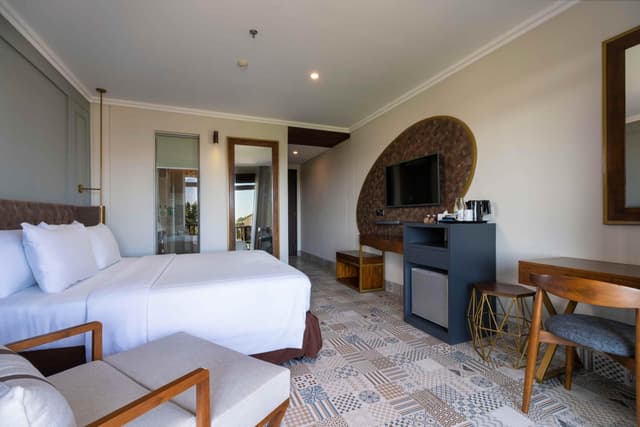 Suite with Garden View