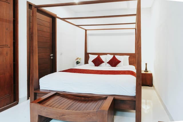 Suite Room with Pool View