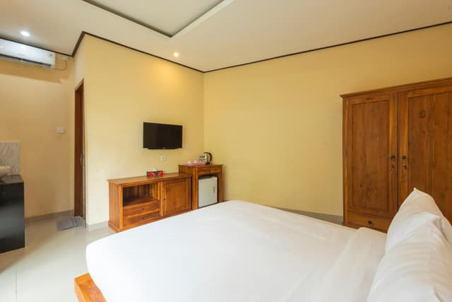 Room Near Garden