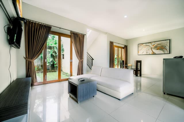 Villa with Garden View