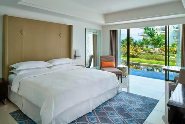 Guest Room Garden View, 1 King Bed (suitable for 2 adults & 2 children below 12 y.o. or 3 adults with Extra Bed)