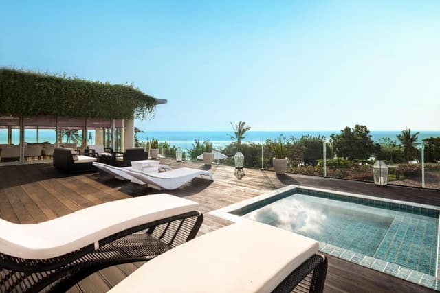One-Bedroom Oceanfront Presidential King Suite with Balcony