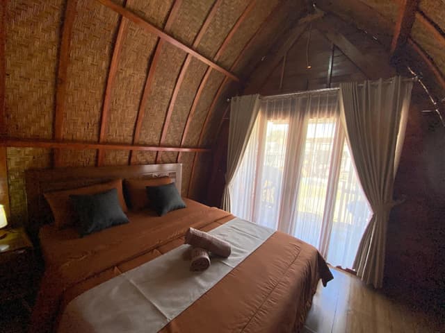 Deluxe King Room with Trekking Package