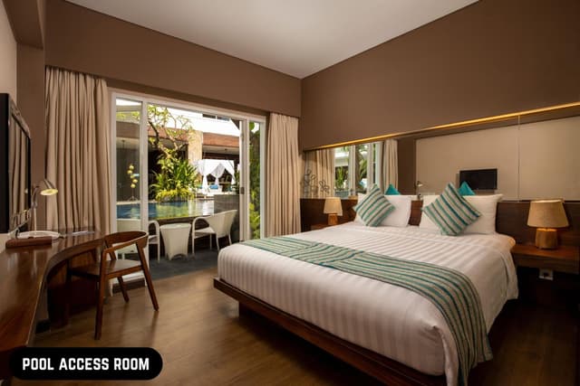 Superior Double or Twin Room with Pool View