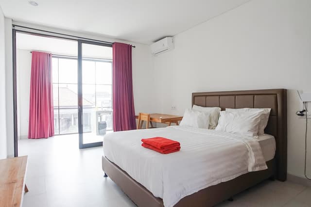 Studio Apartment