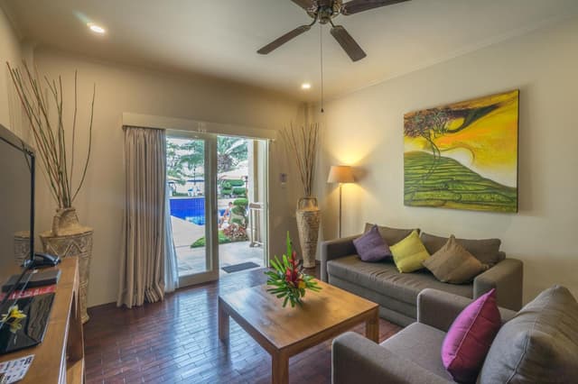 One-Bedroom Suite with Sea View