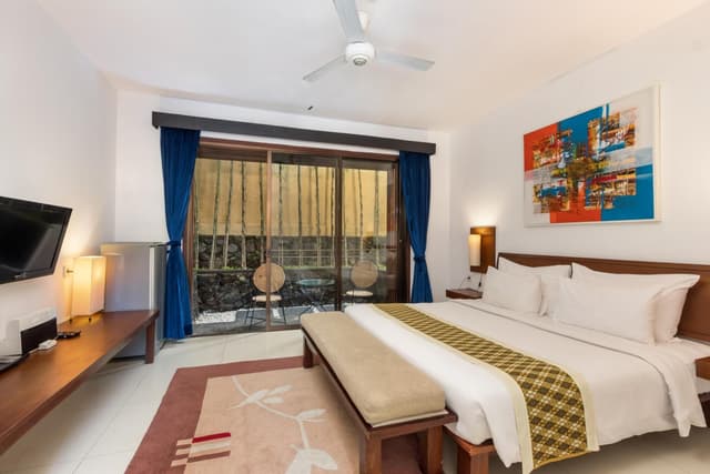 Suite with Free Benefit