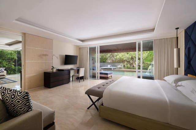 Uma Pool Residence
