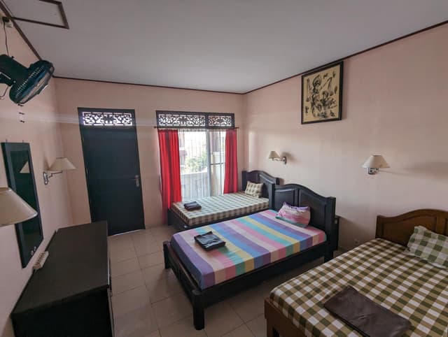 Single Bed in Mixed Dormitory Room