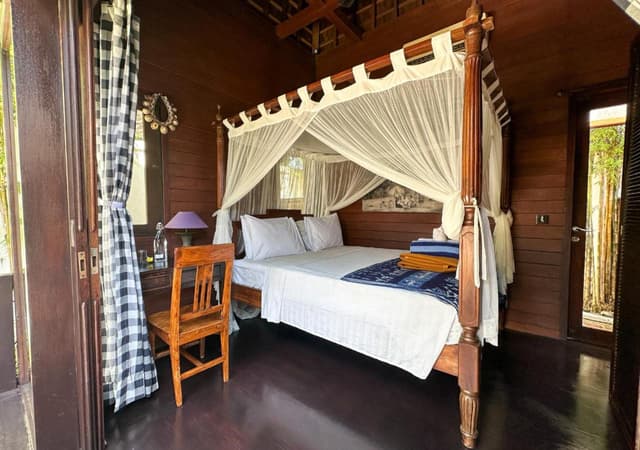 Single Room with Private External Bathroom