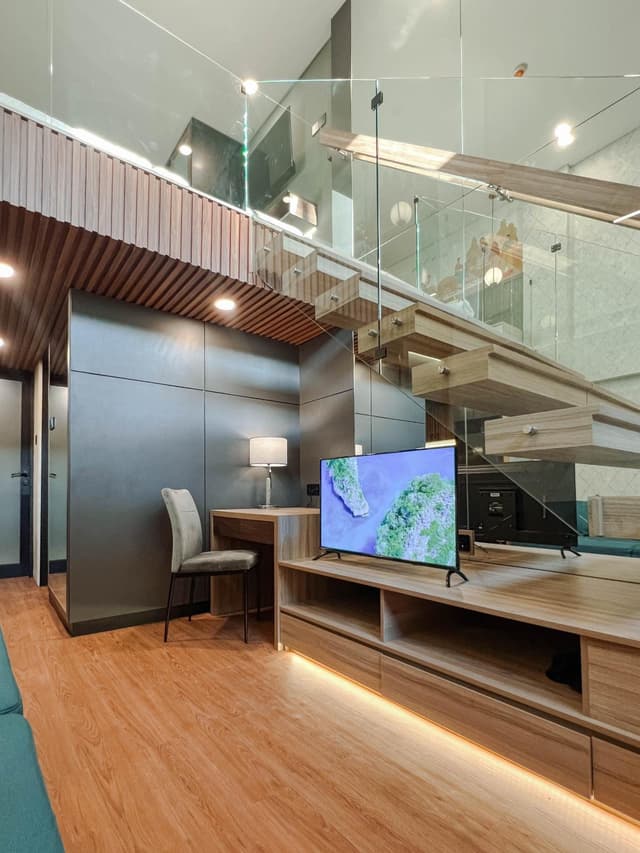 Studio - Split Level