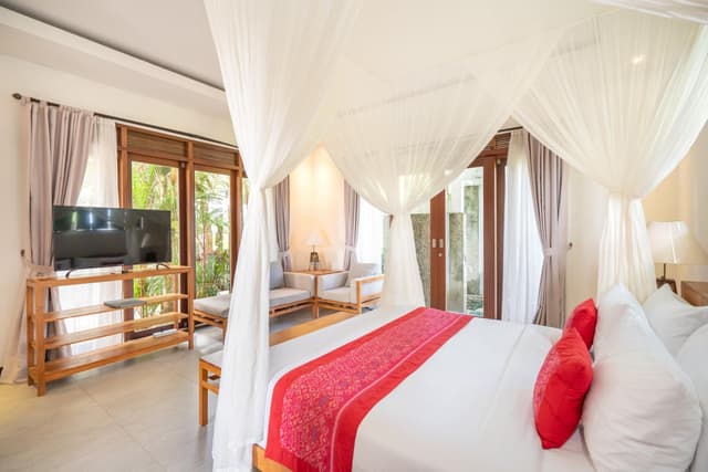 One-Bedroom Shared Pool