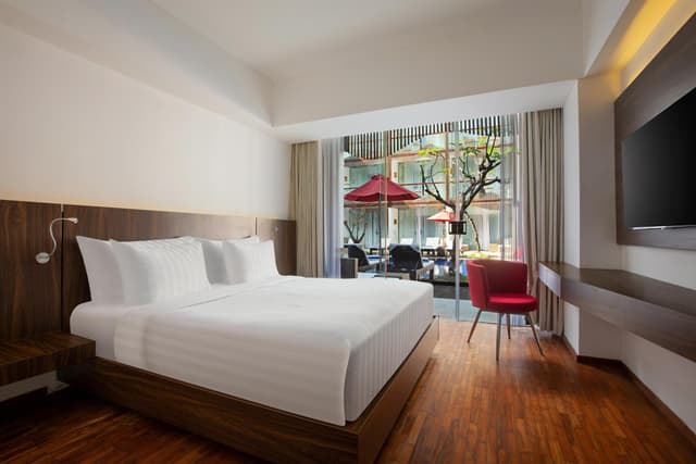 Deluxe Double or Twin Room with Pool Access