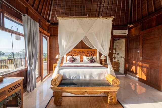 Suite Plunge Pool with Rice Field View