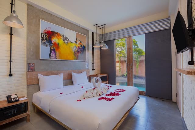 Deluxe Room With Pool Access