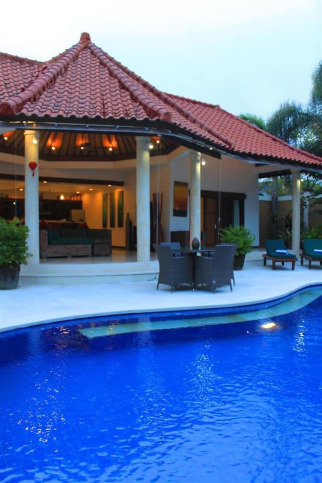 Ginger Four-Bedroom Villa with Spa Bath