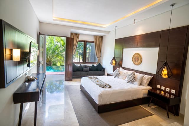 Deluxe Double Pool Access