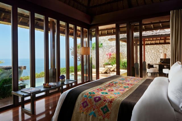 One-Bedroom Ocean Cliff