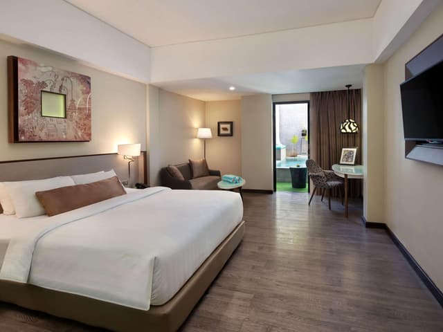 Deluxe King Room with Plunge Pool