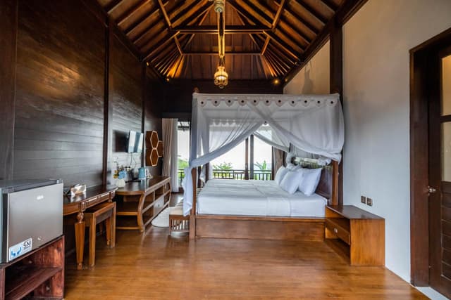 Suite Room with Hills View