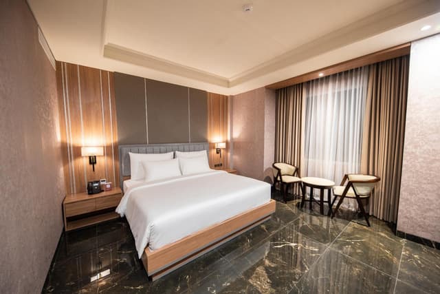 Deluxe King Room