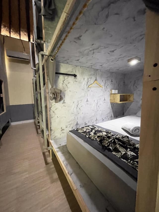 Single Bed in Mixed Dormitory Room