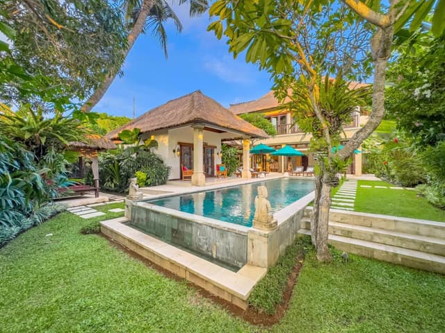 Intan Four-Bedroom Villa with Spa Bath