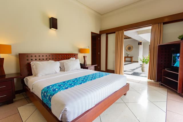 Deluxe Suite with Shared Facilities
