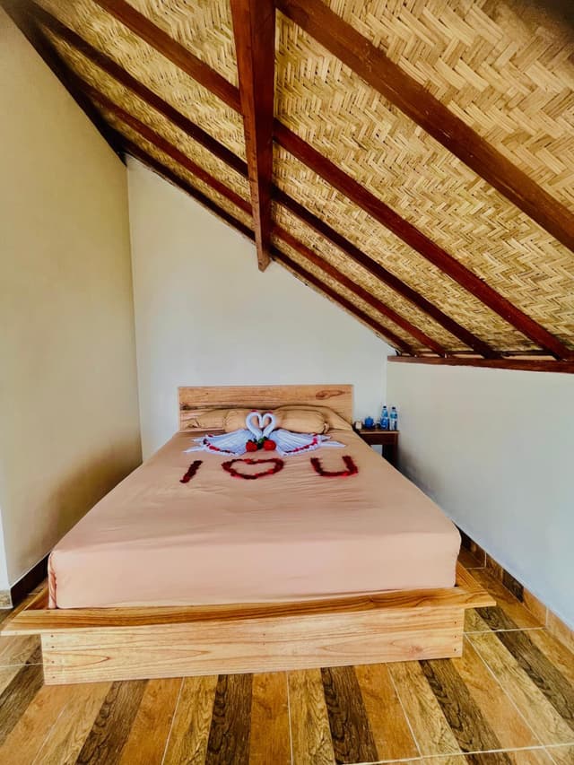Deluxe Room (2 Adults + 1 Child)