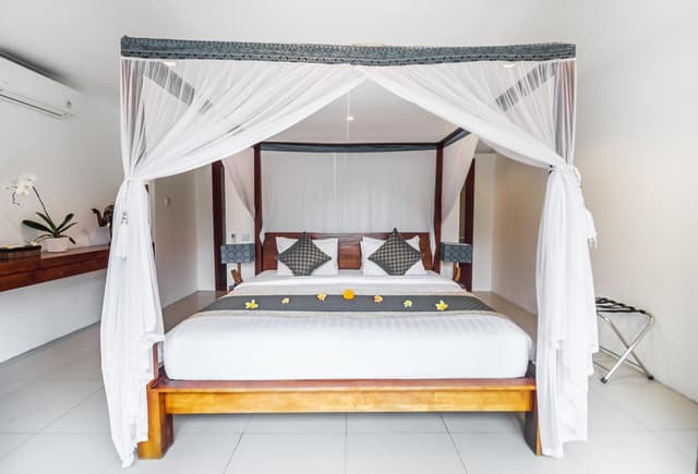 One-Bedroom on Shared Villa and Pool