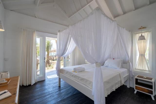 Deluxe Double Room with Partial Sea View