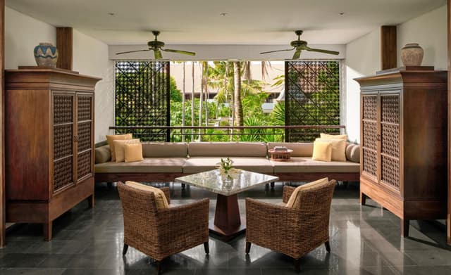 Junior King Suite with Garden View